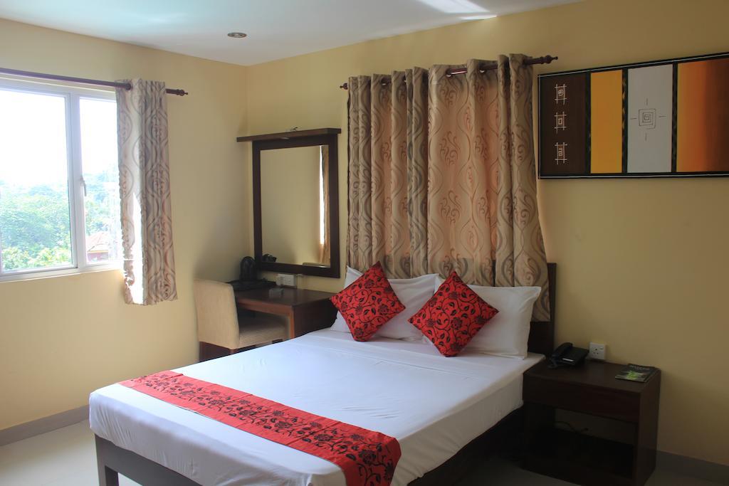 Grand 7 Hotel Thalawathugoda Talawatugoda Extérieur photo