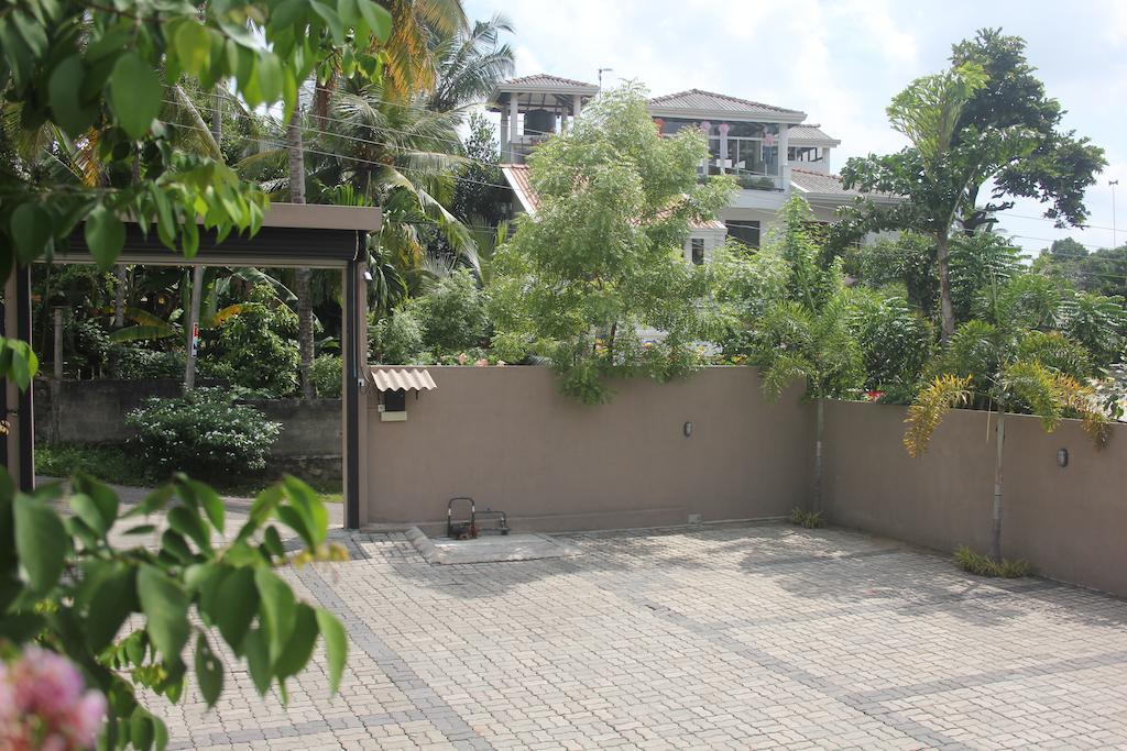 Grand 7 Hotel Thalawathugoda Talawatugoda Extérieur photo