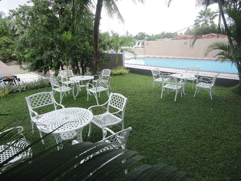 Grand 7 Hotel Thalawathugoda Talawatugoda Extérieur photo